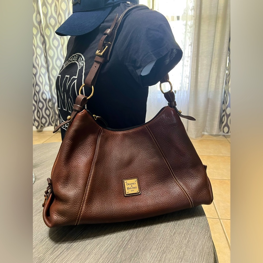 💯 authentic DOONEY &  BOURKE HOBO BAG